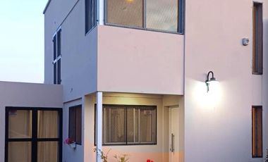 Casa en venta - 2 Dormitorios 2 Baños - 300mts2 - La Plata