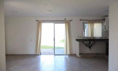 Casa en venta - 2 Dormitorios 2 Baños - 300mts2 - La Plata