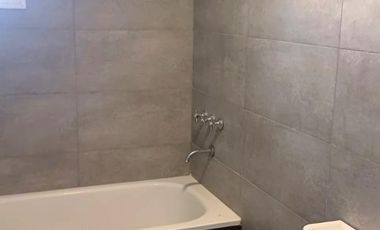 Casa en venta - 2 Dormitorios 2 Baños - 300mts2 - La Plata