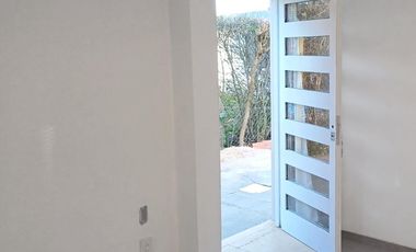 Casa en venta - 2 Dormitorios 2 Baños - 300mts2 - La Plata
