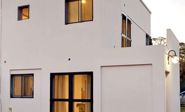Casa en venta - 2 Dormitorios 2 Baños - 300mts2 - La Plata