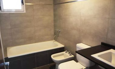 Casa en venta - 2 Dormitorios 2 Baños - 300mts2 - La Plata
