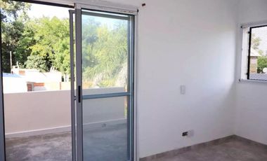 Casa en venta - 2 Dormitorios 2 Baños - 300mts2 - La Plata