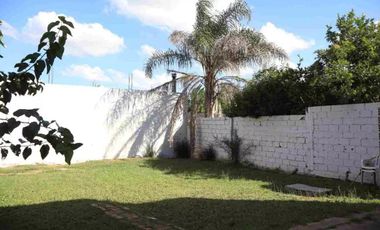 Casa en venta - 2 Dormitorios 2 Baños - 300mts2 - La Plata