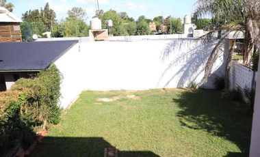 Casa en venta - 2 Dormitorios 2 Baños - 300mts2 - La Plata