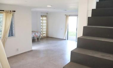 Casa en venta - 2 Dormitorios 2 Baños - 300mts2 - La Plata