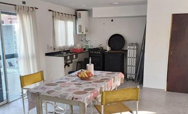 Casa en venta - 2 Dormitorios 2 Baños - 300mts2 - La Plata