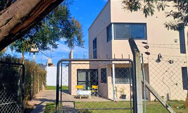 Casa en venta - 2 Dormitorios 2 Baños - 300mts2 - La Plata