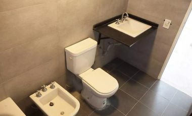 Casa en venta - 2 Dormitorios 2 Baños - 300mts2 - La Plata