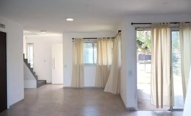 Casa en venta - 2 Dormitorios 2 Baños - 300mts2 - La Plata
