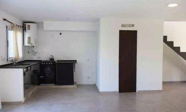 Casa en venta - 2 Dormitorios 2 Baños - 300mts2 - La Plata
