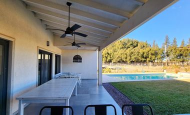 VENTA- Casa de 6 ambientes en Barrio Privado San Felipe, Canning