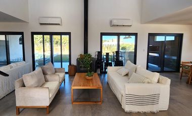 VENTA- Casa de 6 ambientes en Barrio Privado San Felipe, Canning