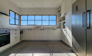 VENTA- Casa de 6 ambientes en Barrio Privado San Felipe, Canning