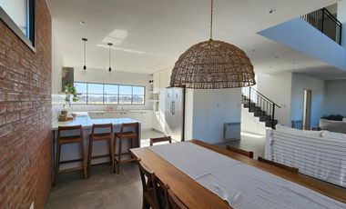 VENTA- Casa de 6 ambientes en Barrio Privado San Felipe, Canning