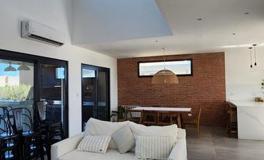 VENTA- Casa de 6 ambientes en Barrio Privado San Felipe, Canning