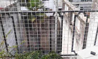 Venta departamento u oficina  cuatro ambientes dos baños muy  luminoso - Barrio Norte