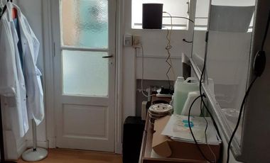 Venta departamento u oficina  cuatro ambientes dos baños muy  luminoso - Barrio Norte