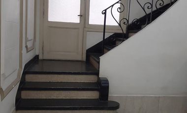 Venta departamento u oficina  cuatro ambientes dos baños muy  luminoso - Barrio Norte