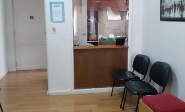 Venta departamento u oficina  cuatro ambientes dos baños muy  luminoso - Barrio Norte