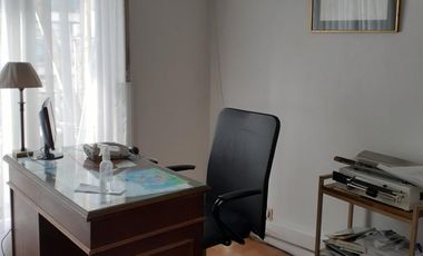 Venta departamento u oficina  cuatro ambientes dos baños muy  luminoso - Barrio Norte