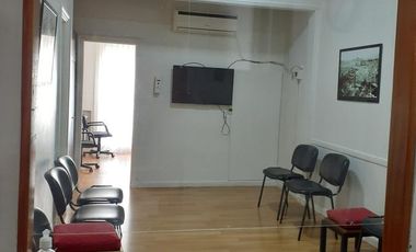 Venta departamento u oficina  cuatro ambientes dos baños muy  luminoso - Barrio Norte