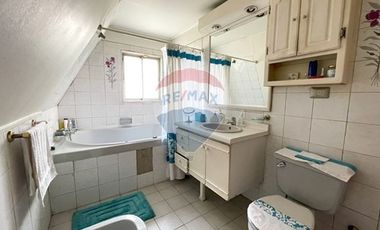 Amplia casa sector Alianza Francesa, Vitacura
