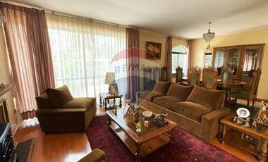 Amplia casa sector Alianza Francesa, Vitacura