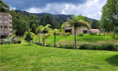 Venta de Apartamento con Gran Terraza en el Retiro Unidad Cerrada