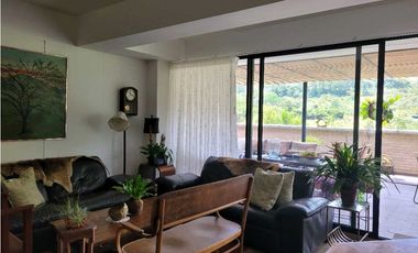 Venta de Apartamento con Gran Terraza en el Retiro Unidad Cerrada