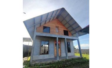 VENDO CABAÑA CASI TERMINADA EN COORDILLERA