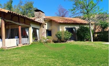 Espectacular Casa Colonial en Hacienda Chacabuco