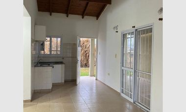 Casa en venta de 2 dormitorios c/ cochera en San José