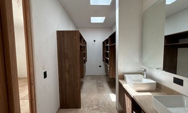 Casa en venta con paneles solares y amenidades en Cholul