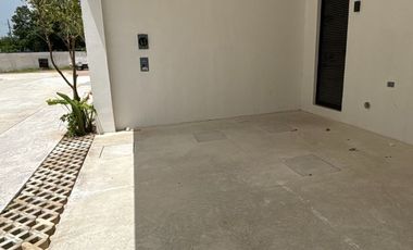 Casa en venta con paneles solares y amenidades en Cholul