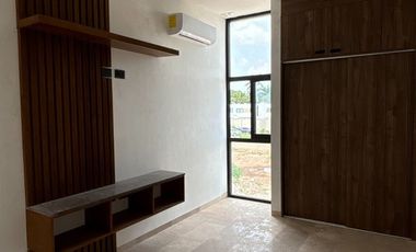 Casa en venta con paneles solares y amenidades en Cholul