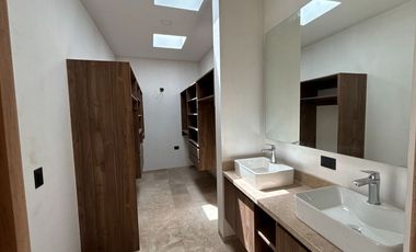 Casa en venta con paneles solares y amenidades en Cholul