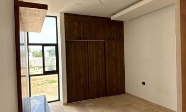 Casa en venta con paneles solares y amenidades en Cholul