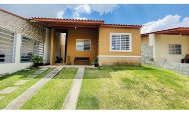 SE ALQUILA CASA EN LA ARBOLEDA