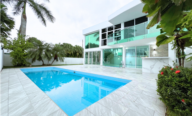 VENTA CASA DE ESQUINA CON PISCINA EN COSTA SUR, COSTA ESMERALDA (8)