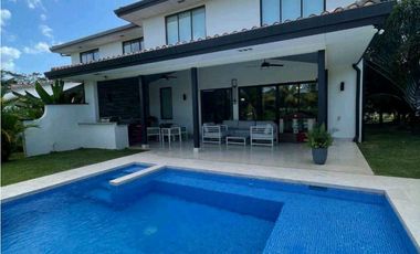 Se vende apartamento de playa en Buenaventura - Rio Hato.