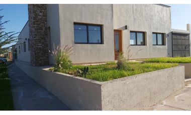 CASA · VENTA BARRIO PRIVADO· OLIVOS DE PALMA · 3  DORMITORIOS