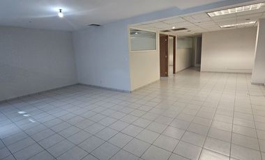 Oficina de 120m2 por Av de Las fuente en Lomas de Tecamachalco