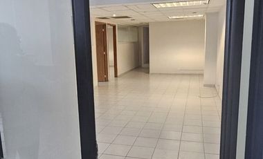 Oficina de 120m2 por Av de Las fuente en Lomas de Tecamachalco