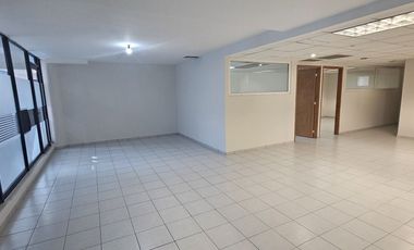Oficina de 120m2 por Av de Las fuente en Lomas de Tecamachalco