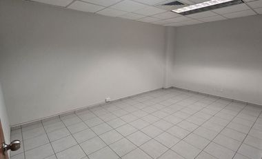 Oficina de 120m2 por Av de Las fuente en Lomas de Tecamachalco