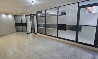 Oficina de 120m2 por Av de Las fuente en Lomas de Tecamachalco