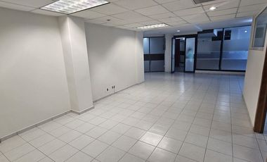 Oficina de 120m2 por Av de Las fuente en Lomas de Tecamachalco