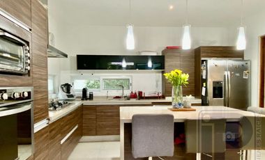 Residencia de lujo en venta en Arauca junto al Tec de Monterrey GDL