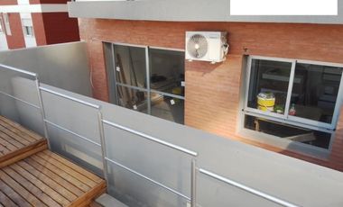 DEPARTAMENTO 2 AMBIENTES CON PATIO EN 1°.